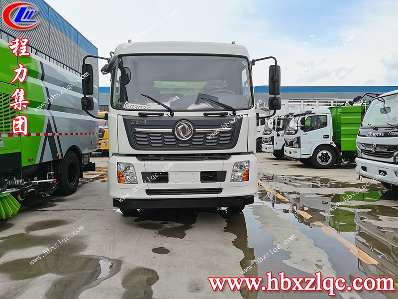 程力集團(tuán)東風(fēng)天錦掃路車發(fā)往山西太原，讓垃圾和樹葉說“拜拜”